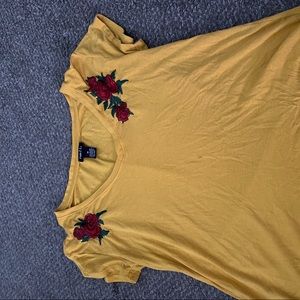 Rue 21 floral shirt sleeve tee